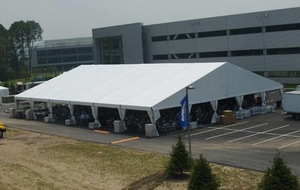 2025 populaire grand toit transparent de <span class=keywords><strong>cristal</strong></span> de <span class=keywords><strong>tente</strong></span> de chapiteau de <span class=keywords><strong>mariage</strong></span> de luxe imperméable en PVC spacieux pour les salons commerciaux - Product Image 4