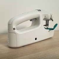 Mini machine à coudre portable électrique pour travaux d'aiguille et vêtements, vente en gros