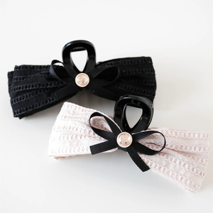 La Clip per capelli con fiocco a doppia faccia principessa fuggitiva è un tagliacapelli squisito e di fascia alta - Product Image 3