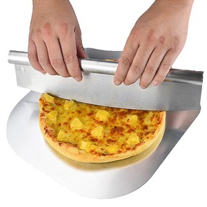 Pala para <span class=keywords><strong>Pizza</strong></span> de Aleación de Aluminio de 12 x 14 Pulgadas, Plegable, con Mango de Madera y Cuchillo Tipo Rocker - Product Image 6