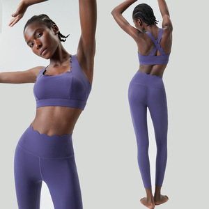 Conjunto de Yoga para Mujer con Logotipo Personalizado OEM, Sujetador Deportivo con Espalda Cruzada y Bordes Festoneados, Leggings de Cintura Alta, Transpirable, de Secado Rápido, para Gimnasio y Entrenamiento - Product Image 3