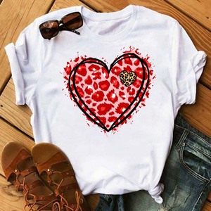 2025 T-<span class=keywords><strong>shirt</strong></span> à manches courtes décontracté et confortable de haute qualité pour la Saint-Valentin imprimé en forme de coeur pour femmes - Product Image 3