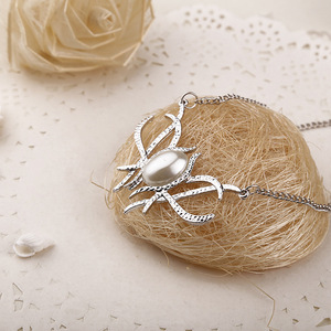 Collier Pendentif ZRM Fashion en Alliage de Zinc avec Breloque Argentée Hobbit Voyage Inattendu Galadriel et Perle d'Eau de Mer, Style Sportif Unisexe - Product Image 2