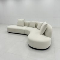 Canapé modulaire en cuir courbé gris clair moderne à trois places, rembourrage en éponge, ensemble de meubles durables et confortables