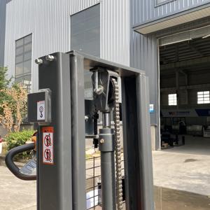 Nuevo Equipo de Almacén, Apilador Eléctrico de 3 Vías, Apilador con Asiento y Plataforma, Altura de 3 m, Capacidad de Carga de 1 Tonelada, Batería de Plomo-Ácido - Product Image 2