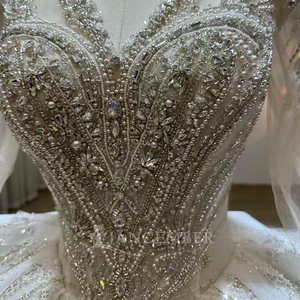ชุดแต่งงานทรงบอลกาวน์สุดหรูหรา ประดับลูกไม้แบบเจ้าหญิง พร้อมชายกระโปรงยาวแบบชาเปล รุ่น Lsjj69 - Product Image 3