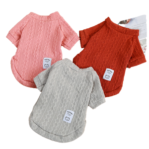 शरद ऋतु सर्दियों में कुत्तों और बिल्लियों के लिए गर्म बुनाई कोट ठोस रंग xlpi पालतू स्वेटर कपड़े कारखाने की आपूर्ति - Product Image 1