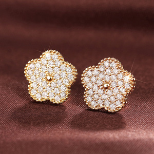 Eleganti Orecchini a Perno a Forma di Quadrifoglio, Gioielli Minimalisti di Lusso per Donna, Uso Quotidiano, Regalo Chic - Product Image 5