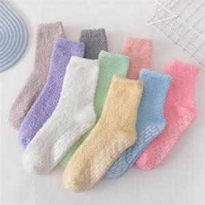 Calzini in <span class=keywords><strong>pile</strong></span> di corallo personalizzati in tinta unita da pavimento colorati caldi da donna <span class=keywords><strong>con</strong></span> impugnatura - Product Image 1