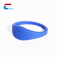 Bracelet NFC en silicone imperméable personnalisé, bracelet RFID pour les parcs aquatiques, les stations balnéaires, les billetteries, les paiements sans argent liquide