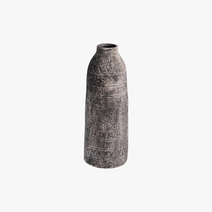 Jarrón de suelo rústico balinés antiguo en gris carbón con grabados geométricos de diseño azteca para decoración del hogar de estilo bohemio tribal. - Product Image 1