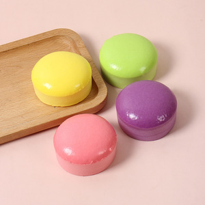 โรงงานจินคาน ขายส่งของเล่นบีบจำลองขนมปังมาการองสีสันสดใส ทำจาก PU เนื้อนุ่ม บีบแล้วคืนตัวช้า - Product Image 2