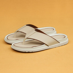 Tongs tendance pour hommes à bout ouvert, couleur unie, sandales de plage d'été en plastique, rehaussantes, brodées, grandes tailles - Product Image 2