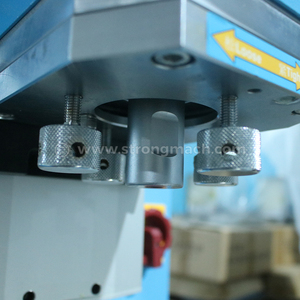 เครื่องเชื่อมพลาสติกอัลตราโซนิกแบบเซอร์โว ชิ้นส่วนยานยนต์ ชิ้นส่วนรถจักรยานยนต์ แผงหน้าปัด การเชื่อมที่มีความแม่นยำ การแปลงความถี่อัตโนมัติ - Product Image 4