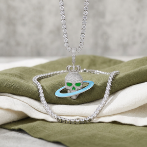 Pendentif Alien Planet en Argent et Moissanite Glacée, Bijou de Luxe Hip Hop, Accessoire de Mode Tendance pour Événements Habillés et Soirées - Product Image 3