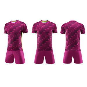 <span class=keywords><strong>Outlet</strong></span> di Fabbrica: Set Personalizzato OEM di Abbigliamento Sportivo da <span class=keywords><strong>Calcio</strong></span>, Maglia e Pantaloncini Traspiranti e Antirughe per Club e Tifosi - Product Image 4