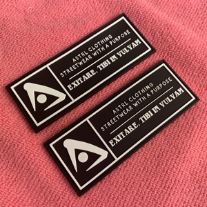 Étiquette en caoutchouc de silicone cousue, logo en relief 3D, emblème en caoutchouc pour sacs - Product Image 6