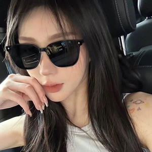 Gafas de Sol Cuadradas Retro para Mujer Qianai, Montura Negra, Protección UV400, Tipo 3 Lentes, Diseño Hexagrama de Acetato de PC - Product Image 2