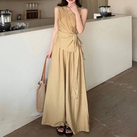 Setelan Blus Tanpa Lengan V-neck Gaya Korea yang Lembut dan Chic dengan Celana Kasual Lebar Longgar, Kedatangan Baru Musim Panas 2026, Setelan Dua Potong yang Modis.