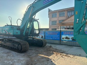Excavatrice Kobelco SK210 d'occasion, système hydraulique puissant pour les travaux de construction, terrassement, stable, fiable, en stock, bon état - Product Image 4