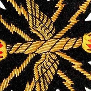 Badge brodé à la main en fil de soie de qualité supérieure, accessoire de mode pour vêtements, vente en gros - Product Image 6