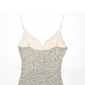 Robe midi crayon personnalisée 2026 pour <span class=keywords><strong>femme</strong></span>, à sequins et épaules dénudées, robe de soirée moulante scintillante avec embellissements perlés, OEM/ODM - Product Image 4