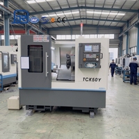 Tour CNC à banc incliné TCK56Y 3 axes de haute précision avec tourelle à 12 stations à outils motorisés, centre de tournage CNC horizontal pour le métal