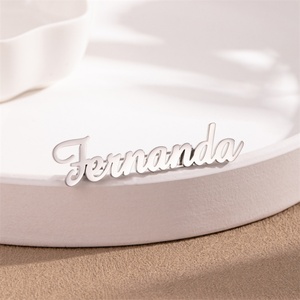 Broche unisexe en acier inoxydable, étanche, personnalisable avec lettre, plaquée or, cadeau de fiançailles, d'anniversaire ou de mariage pour femme - Product Image 3