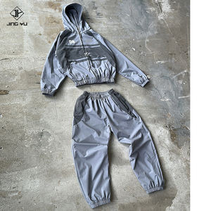 OEM giyim üreticileri özel naylon rüzgarlık yürüyüş iki parçalı koşu kıyafetleri açık Streetwear erkek eşofman - Product Image 4