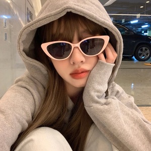 แว่นกันแดดทรงแคทอายสำหรับผู้หญิง ป้องกันรังสียูวี 400 แฟชั่นสไตล์เจนนี่สำหรับผู้ใหญ่ สีขาวชมพู - Product Image 6
