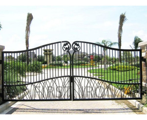 Puerta Principal de Hierro Forjado de Doble Entrada de 16 Pies de Estilo Europeo con Diseños de Ciervos - Product Image 5