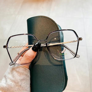 Gafas de mujer T5-21029 con montura rectangular irregular, lentes de PC con filtro de luz azul, montura ancha y puente medio, Taizhou - Product Image 1