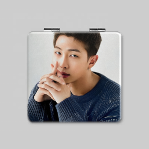 Оптовая продажа, KPOP Idol Bangtan Boys, Монохромное всплывающее двухстороннее складное квадратное портативное зеркало для макияжа - Product Image 4