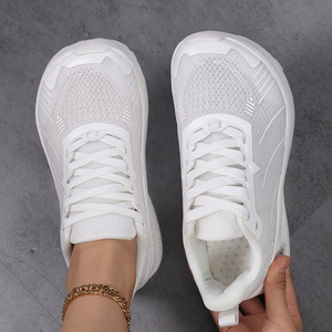 Nouvelles baskets blanches tendance pour femme, collection automne 2026, à semelle épaisse et surélevée, en maille respirante, pour le sport et le quotidien - Product Image 3