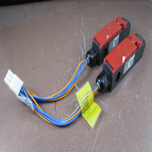 Yeni Orijinal Ready <span class=keywords><strong>2</strong></span> NM03VZBM Güvenlik Anahtarı PLC Programlama Kontrol Cihazı - Product Image 1