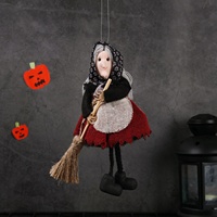 Nouvelle décoration suspendue d'Halloween, poupée sorcière en tissu tenant une balai, accessoires de décoration mignons pour farces, pour la maison, le bar, les fêtes