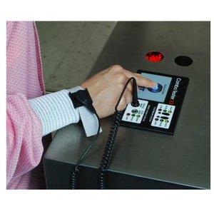Kit de test de mise à la terre du corps humain Desco Combo Tester X3 19270 avec indicateur d'état pour bracelet et chaussures - Product Image 3
