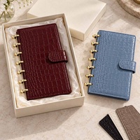 Agenda A6 personnalisé Hongbo en cuir de crocodile multicolore avec disque doré et enveloppes à monnaie à feuilles mobiles, idéal comme cadeau de Noël