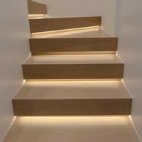 Bande LED cachée personnalisée de qualité supérieure écologique durable en bois mat marches de marches d'escalier à nez haut bande de LED design moderne