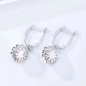 Boucles d'oreilles pendantes en or blanc 18 carats avec saphir rose naturel ovale, double cercle de diamants, fermoir halo, bijoux de fête raffinés - Product Image 4