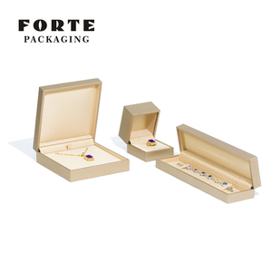 Boîtes à bijoux rectangulaires en cuir PU de luxe FORTE avec logo personnalisé et design carré pour le rangement des bracelets et des bagues, emballage en carton - Product Image 4