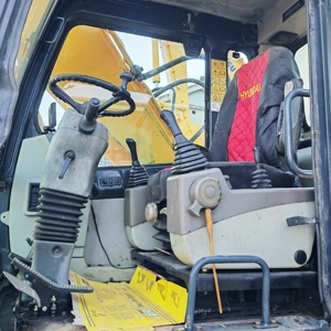 Excavatrice sur pneus Hyundai 210W-7 d'occasion en bon état, faible nombre d'heures de travail, moteur Hyundai d'origine, machine de terrassement mobile - Product Image 4