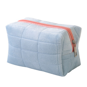 High-End Simple Plush <strong>Fluffy</strong> Makeup <strong>Bag</strong> Zipper Closure Large Capacity Convenient High-Value Plaid Toiletry Storage Cosmetic <strong>Bag</strong> - Product Image 5