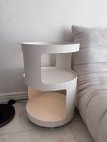 Table basse 3 niveaux durable avec plateau en verre et structure métallique, mobilier de salon moderne, table d'appoint mobile avec LED et rangement