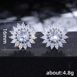 Orecchini a perno grandi con zirconi a pavé a forma di girasole, alla moda, per tutti i giorni, per feste, gioielli da donna, idea regalo - Product Image 3