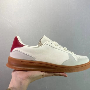 Chaussures de sport décontractées de luxe originales pour hommes et femmes, en cuir véritable, avec amorti, durables et antidérapantes pour le sport - Product Image 1