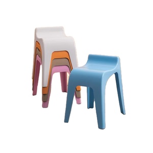 Taburete Moderno Económico de Plástico con Base de Goma Antideslizante de Color, Diseño Apilable para Muebles de Hogar, Oficina y Sala de Estar - Product Image 1