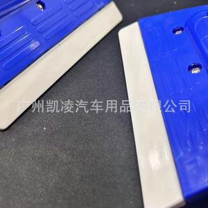 Grattoir en caoutchouc bleu en forme de trapèze pour l'application de film sur les vitres de voiture, outil anti-rayures 12,5 cm x 8,5 cm - Product Image 4