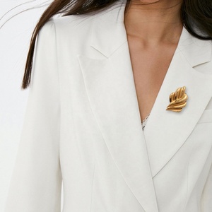 Broche de corsage personnalisée, bijoux fantaisie, design feuille, étanche, luxe léger, accessoires glamour, vente en gros - Product Image 2