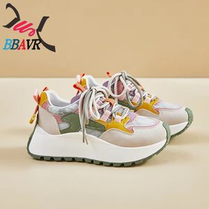 Zapatillas deportivas casuales de invierno 2026 para mujer, con suela gruesa, aumento de altura, estilo patchwork y diseño robusto para caminar. - Product Image 2